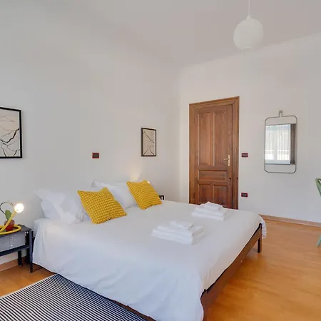 Chromatica - Di Fronte A Galleria Bomb Appartement