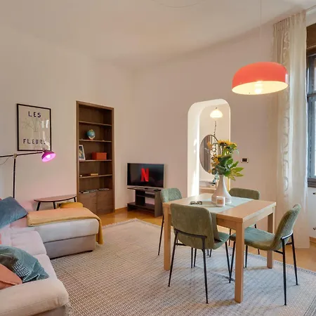 Chromatica - Di Fronte A Galleria Bomb Appartement *